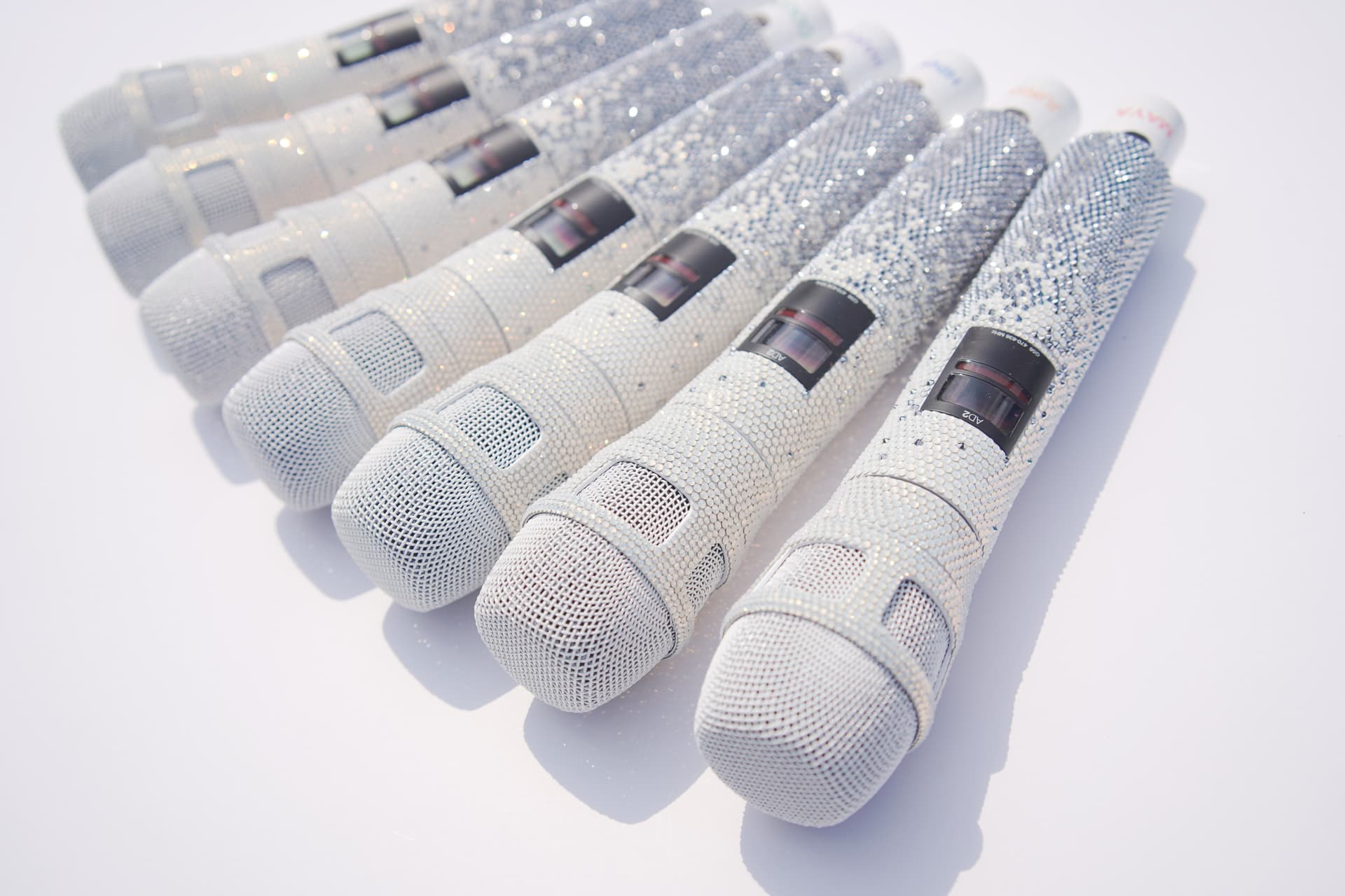 걸그룹 XG 커스텀 마이크 화이트 & 블랙 그라데이션 큐빅